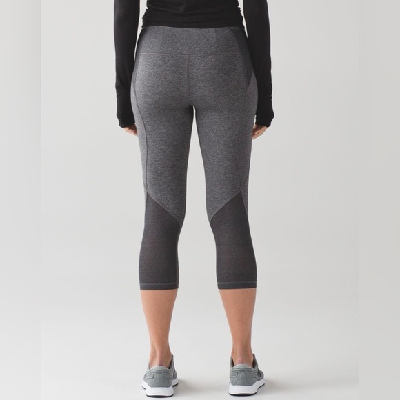 Lululemon Free Runner Crop Heathered Gray Full-On Luxtreme | Size 4 - Picture 4 of 17